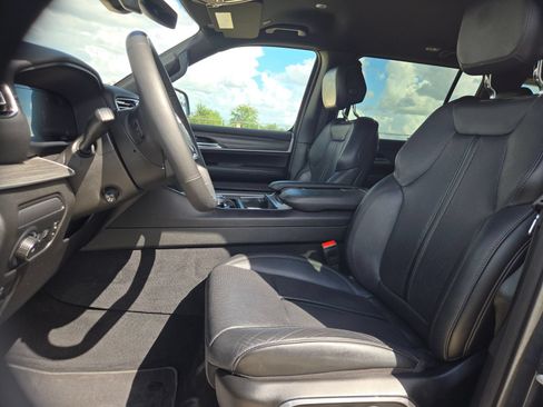 Used 2024 Jeep Wagoneer L Series II w/ Flexible Seating Group RWD image 10