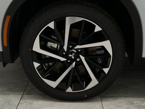 Used 2024 Mitsubishi Outlander SE image 43