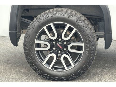 Used 2023 GMC Sierra 1500 AT4 w/ AT4 Premium Package AWD/4WD image 33