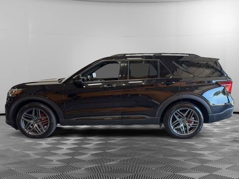 Used 2025 Ford Explorer ST AWD/4WD image 2