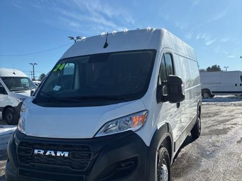 Used 2025 RAM ProMaster 2500 w/ Convenience Group image 2
