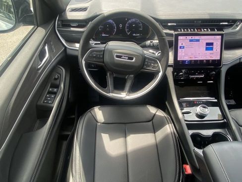 New 2025 Jeep Grand Cherokee L Limited w/ Luxury Tech Group II image 39