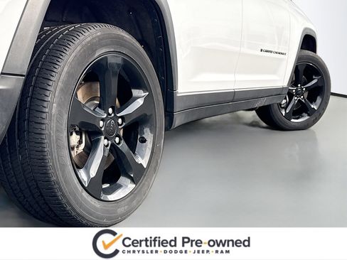 Used 2024 Jeep Grand Cherokee L Altitude image 16