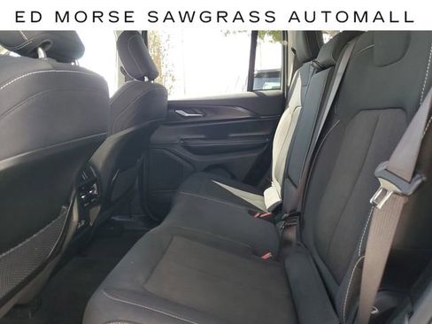 Used 2023 Jeep Grand Cherokee Laredo image 10