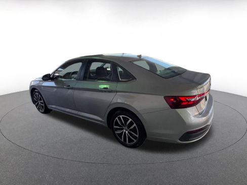 Used 2025 Volkswagen Jetta SE image 8