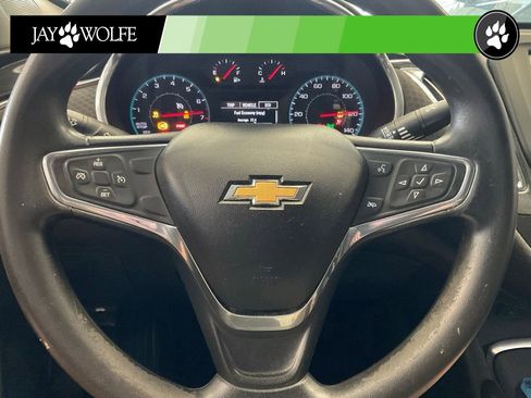 Used 2018 Chevrolet Malibu LT FWD image 10
