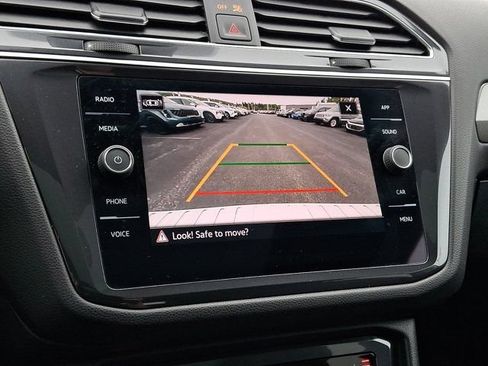 Certified 2023 Volkswagen Tiguan SE w/ Panoramic Sunroof Package AWD/4WD image 23