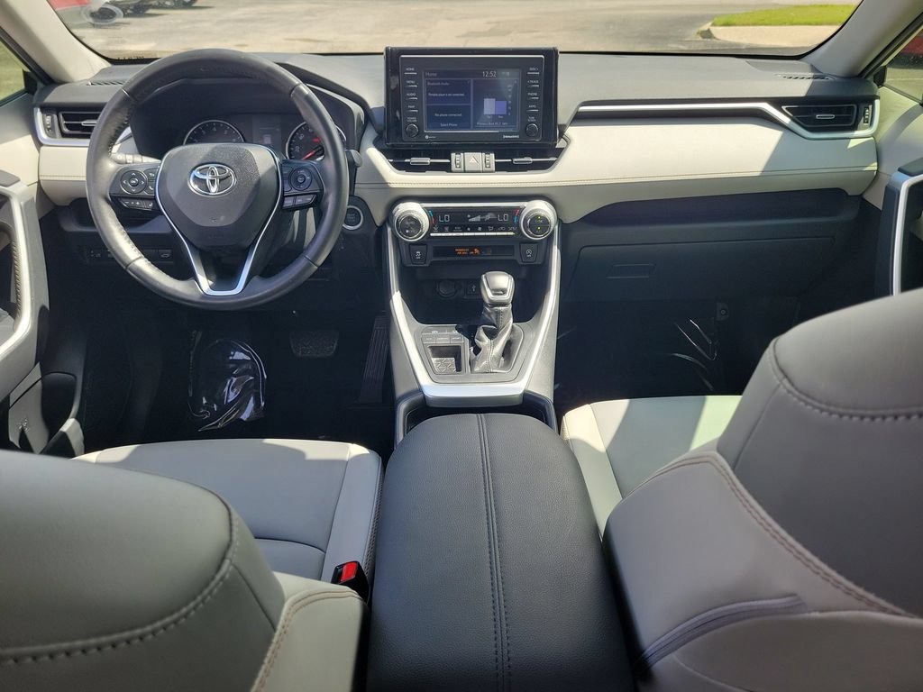 Used 2020 Toyota RAV4 XLE Premium FWD image 11