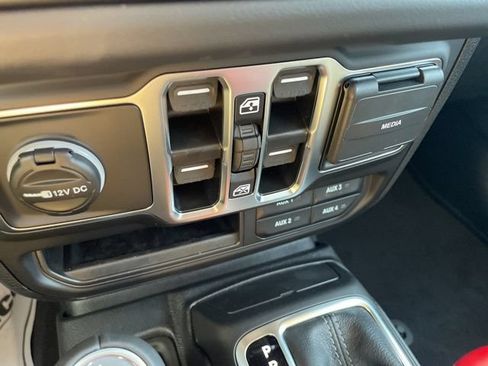 Used 2025 Jeep Gladiator Sport AWD/4WD image 20
