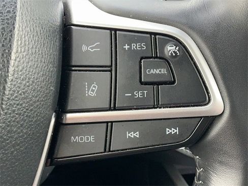 Used 2024 Toyota Highlander LE image 25