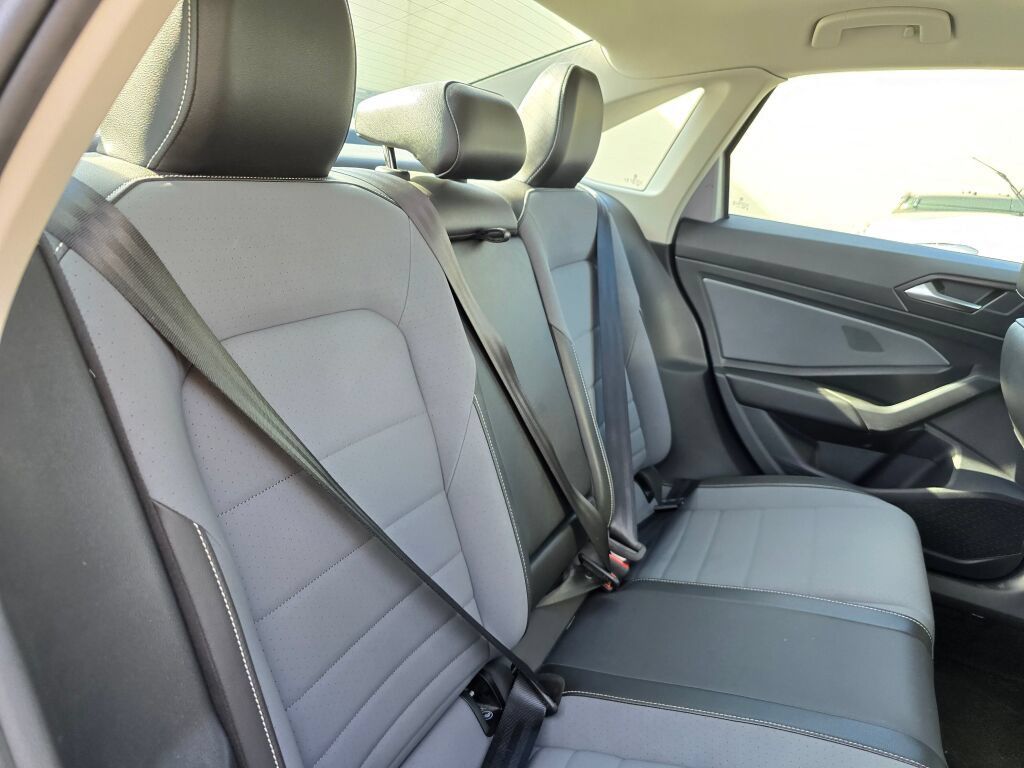 Used 2025 Volkswagen Jetta SE FWD image 10