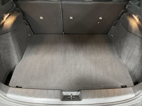 Used 2025 Nissan Kicks SR image 12