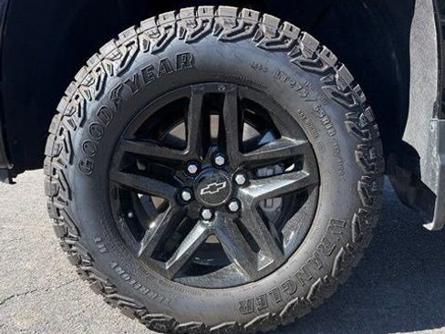 Used 2024 Chevrolet Silverado 1500 LT Trail Boss w/ Convenience Package II AWD/4WD image 13