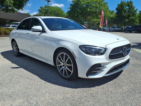 Used 2023 Mercedes-Benz E 350 4MATIC Sedan image 3