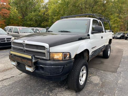 Used 2001 Dodge Ram 1500 Truck Quad Cab Short Bed 4WD image 1