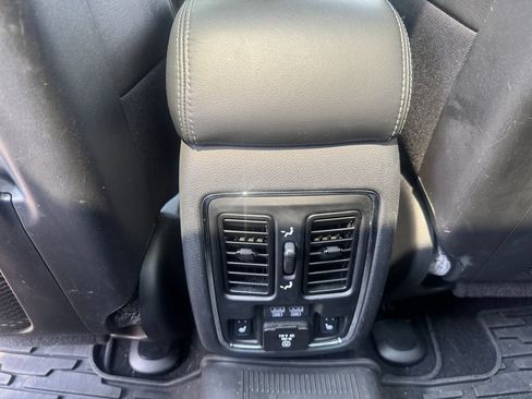 Used 2021 Jeep Grand Cherokee Overland AWD/4WD image 17