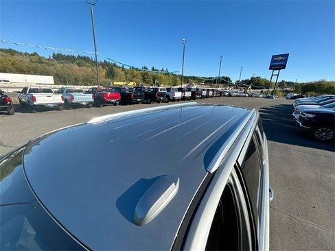 New 2025 Chevrolet Suburban Premier image 20