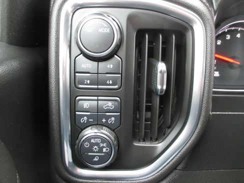 Used 2021 Chevrolet Silverado 1500 LT Trail Boss w/ Convenience Package II image 21