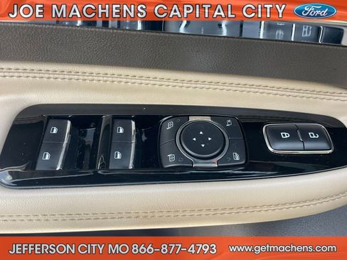 Used 2022 Lincoln Corsair AWD w/ Premium Package image 24