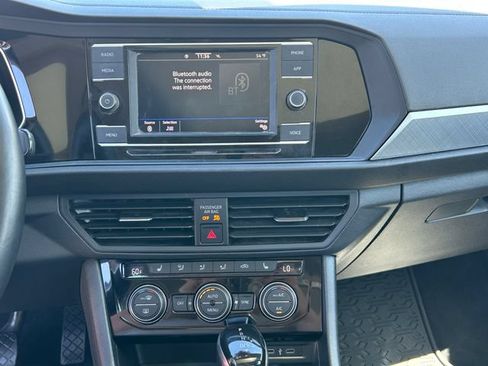 Used 2022 Volkswagen Jetta SE FWD image 13