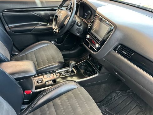 Used 2020 Mitsubishi Outlander SE AWD/4WD image 18