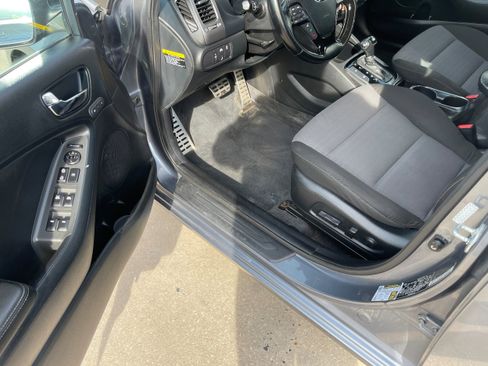 Used 2017 Kia Forte S w/ S Premium Package image 4