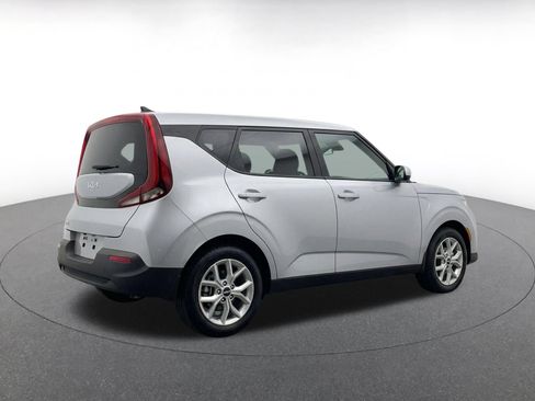 Used 2025 Kia Soul LX w/ LX Technology Package FWD image 11