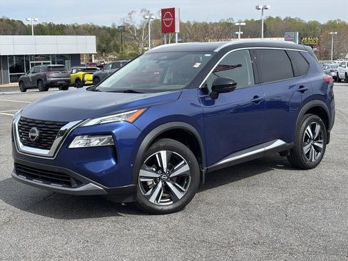 Used 2023 Nissan Rogue SL w/ SL Premium Package image 2