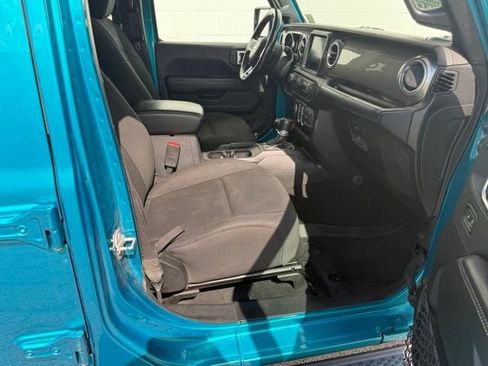 Used 2020 Jeep Wrangler Unlimited Sahara AWD/4WD image 16