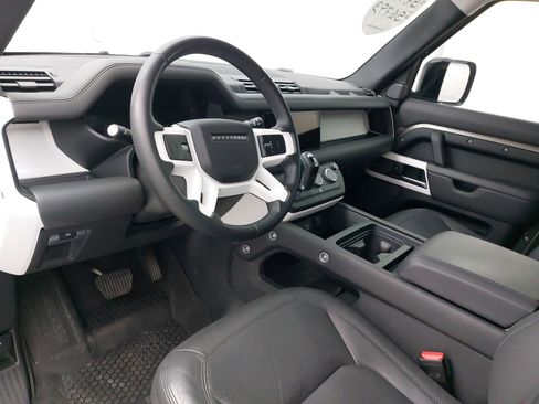 Used 2023 Land Rover Defender 110 SE image 4