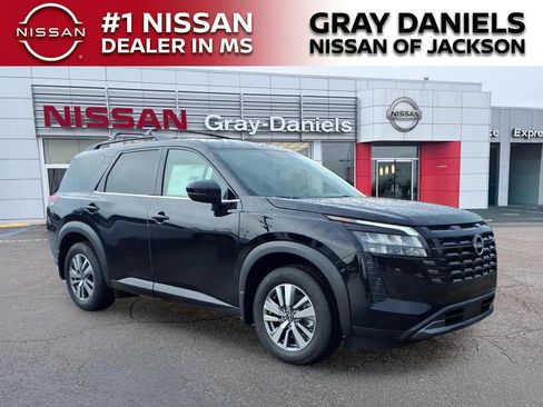 New 2026 Nissan Pathfinder SL FWD image 1