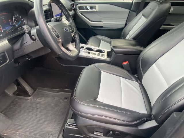 Used 2023 Ford Explorer XLT w/ Equipment Group 202A RWD image 17