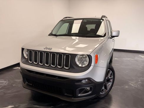 Used 2015 Jeep Renegade Latitude w/ Popular Equipment Group AWD/4WD image 4
