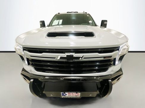 Used 2024 Chevrolet Silverado 2500 LTZ w/ LTZ Plus Package AWD/4WD image 2
