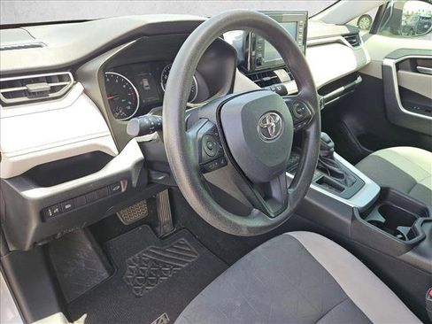 Used 2019 Toyota RAV4 XLE w/ Convenience Package FWD image 9