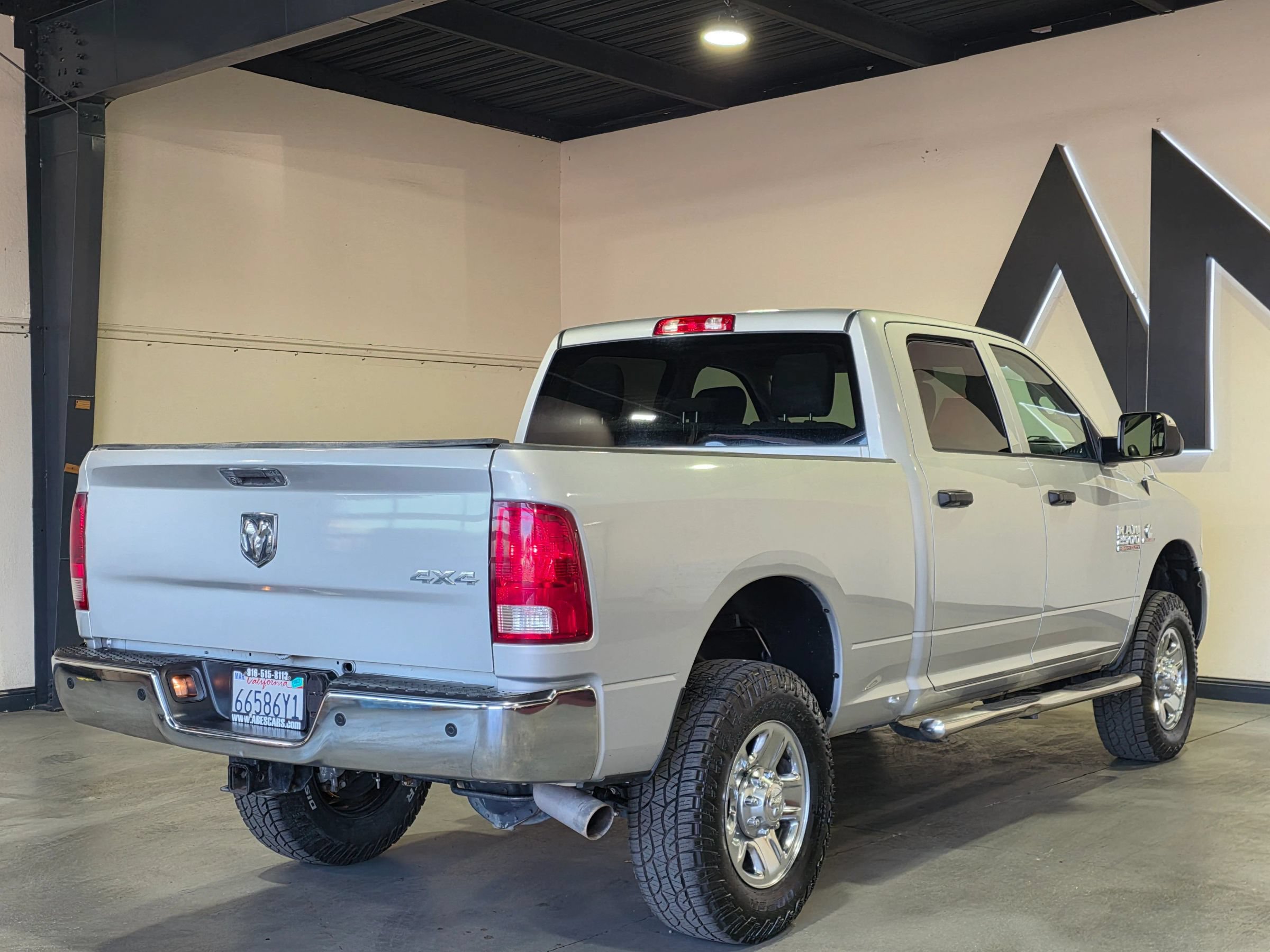 Used 2016 RAM 2500 Tradesman w/ Chrome Appearance Group AWD/4WD image 4
