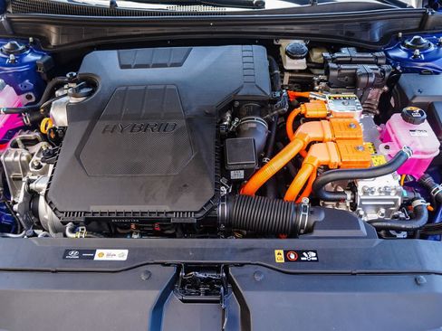 Certified 2025 Hyundai Elantra Hybrid FWD image 12