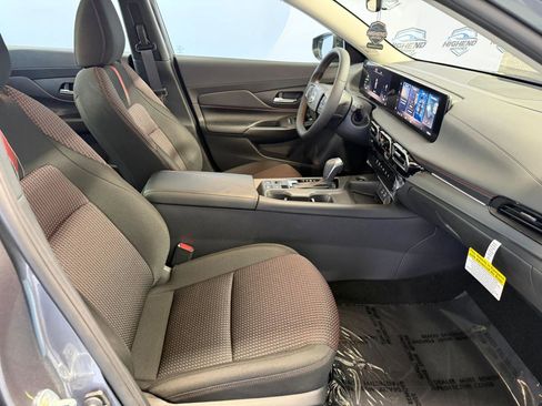 Used 2026 Nissan Sentra SR w/ Floor Mat Package FWD image 25