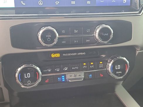 Used 2022 Ford F350 Lariat w/ Lariat Ultimate Package AWD/4WD image 28