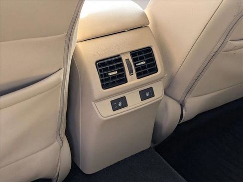 Used 2017 Subaru Outback 2.5i Limited image 18