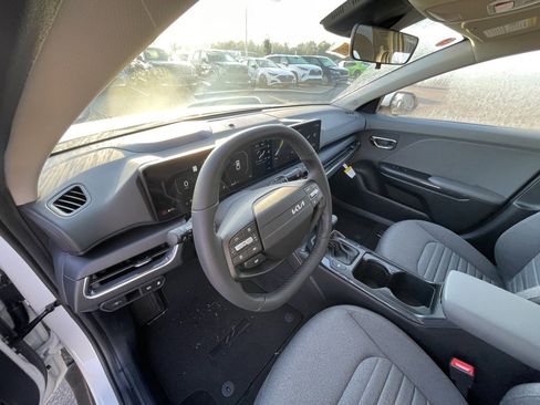 New 2025 Kia K4 EX image 9