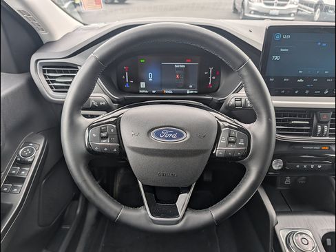 Used 2025 Ford Escape SE FWD image 17