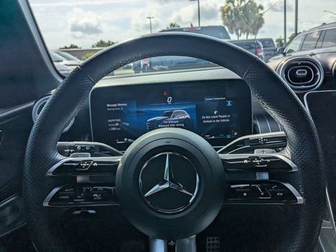 Used 2025 Mercedes-Benz GLC 300 image 23
