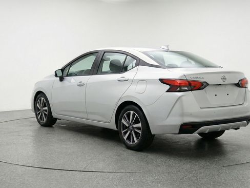 Used 2025 Nissan Versa SV image 6