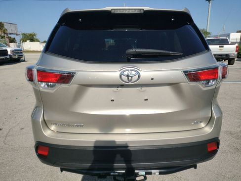 Used 2015 Toyota Highlander XLE FWD image 6