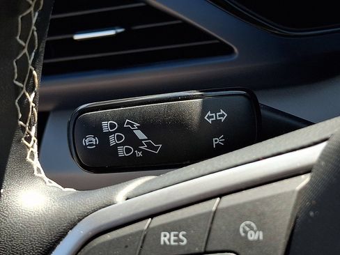 Certified 2023 Volkswagen Taos SE w/ Panoramic Sunroof Package FWD image 27