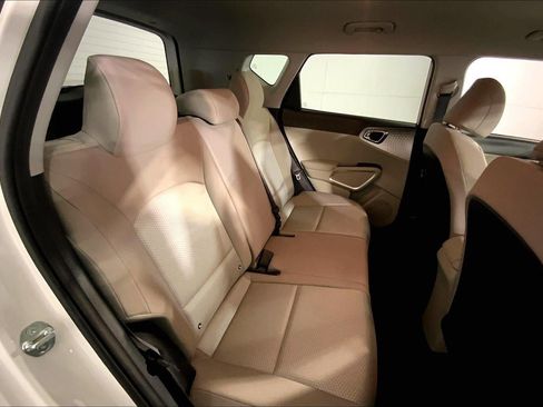 Certified 2025 Kia Soul LX w/ LX Technology Package FWD image 23