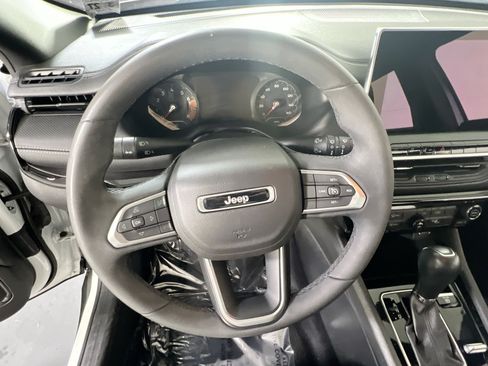 Used 2022 Jeep Compass Latitude AWD/4WD image 11
