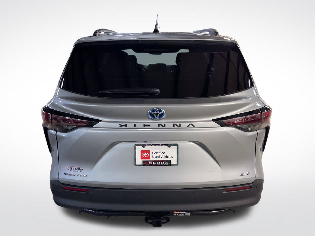 Used 2025 Toyota Sienna XLE w/ XLE Plus Package AWD/4WD image 4