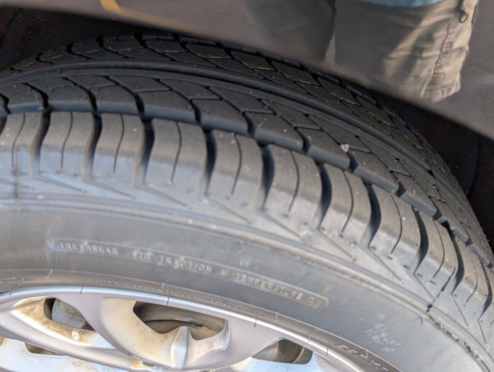 Used 2019 Chevrolet Equinox LT FWD image 12